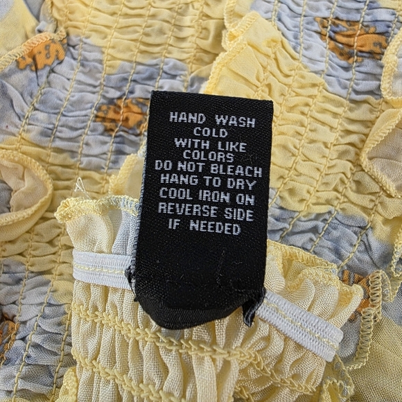 🌼 Butter Yellow Floral Off-Shoulder Bell 3/4 Sleeve 100% Rayon Top - Size L 🌼 - Picture 6 of 6